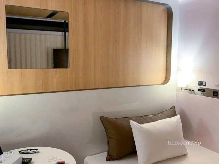 キャビンの枕元