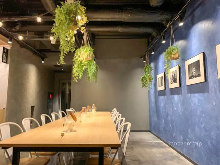 食事会場のラウンジ