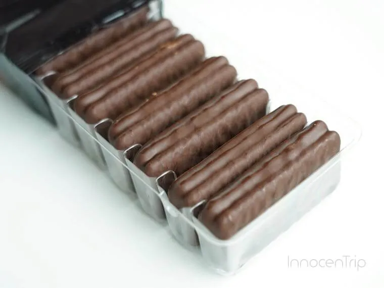 ダークチョコのティムタムを開封したところ