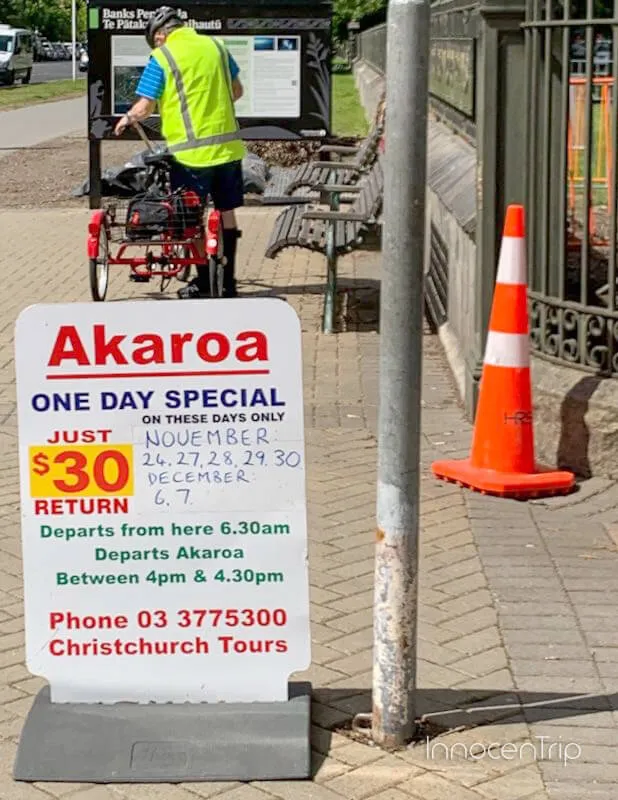クライストチャーチの植物園前にあった格安バスの看板