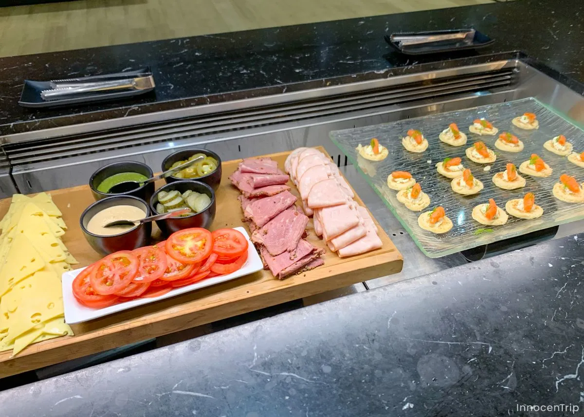 ラウンジの食事 ワッフル