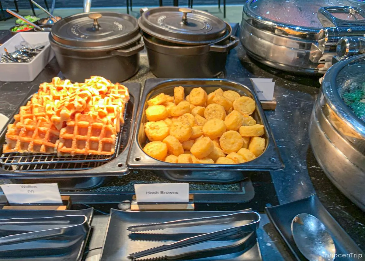 ラウンジの食事 ワッフル