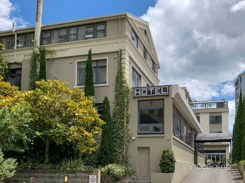 市街中心部にあるキーウィインターナショナルホテルの外観