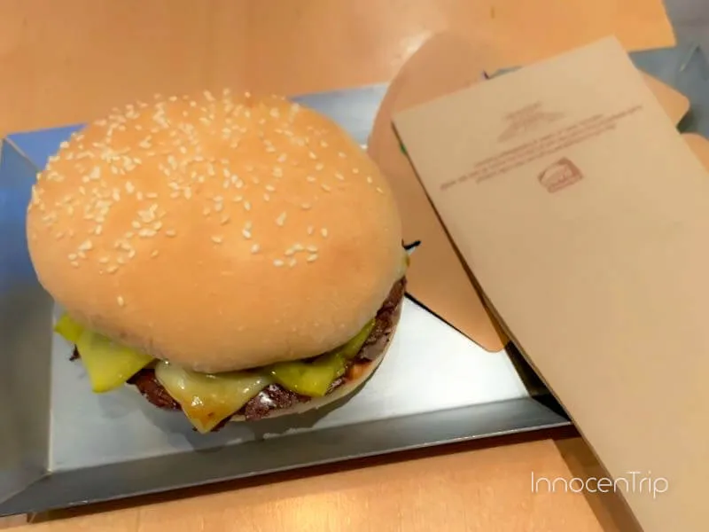 チーズたっぷりでボリューム満点のバーガーフュエル