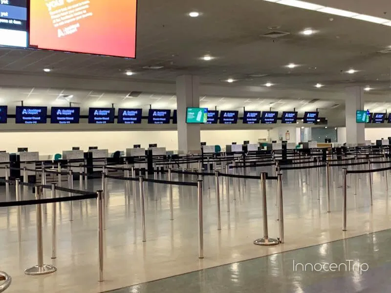 オークランド空港の有人カウンターでのチェックイン