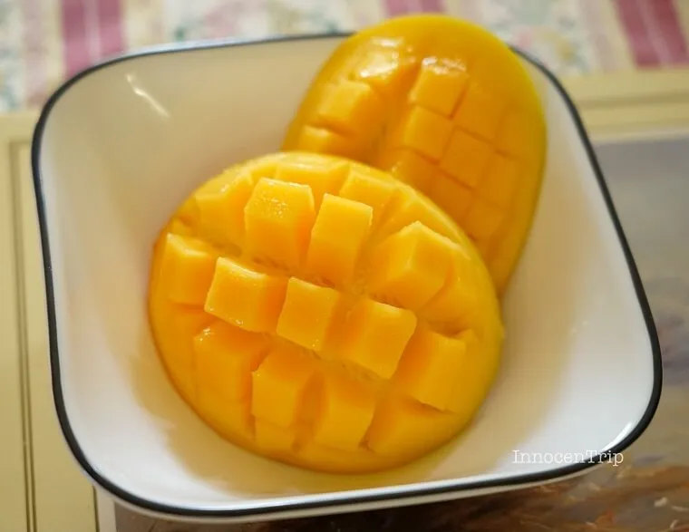 カットしたマンゴー
