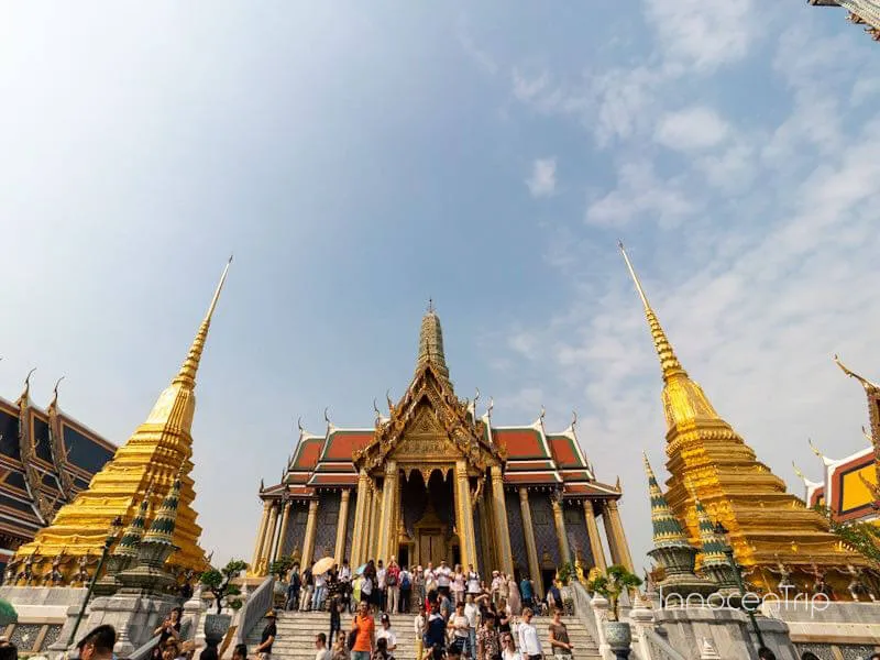 タイ・バンコクのワット・プラケオ(エメラルド寺院)の外観
