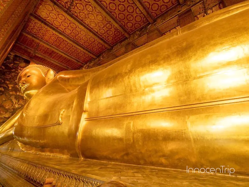 バンコク・ワット・ポーの巨大な涅槃仏