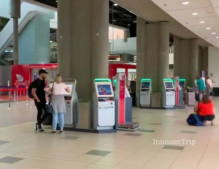 自動チェックイン機