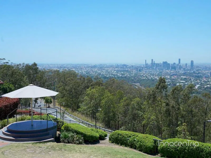 展望台からブリスベンの街を一望できるマウント・クーサ