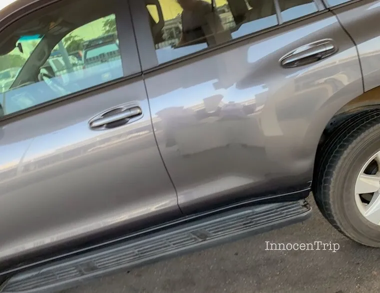 ケアンズ市内から空港へ向かうUber車内と景色