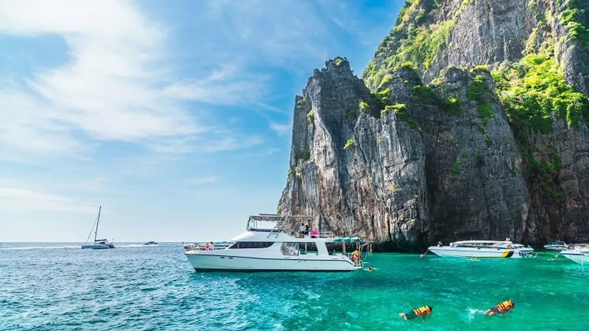 ひとり旅での海外現地ツアー活用法:英語vs日本語ツアーの比較と選び方 のサムネイル画像