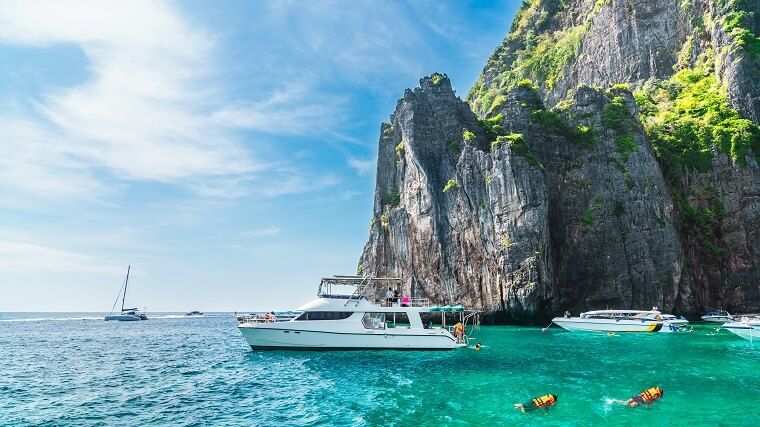 ひとり旅での海外現地ツアー活用法：英語vs日本語ツアーの比較と選び方 のアイキャッチ画像