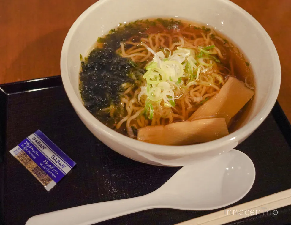 夜鳴きそばの半玉醤油ラーメン
