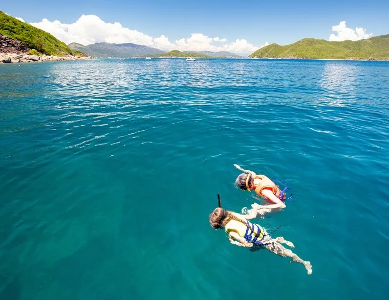 海でシュノーケリング