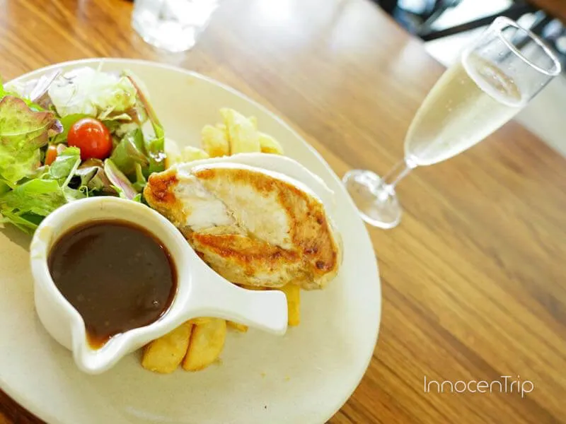 Melbas On The Parkのチキンソテーと昼シャン