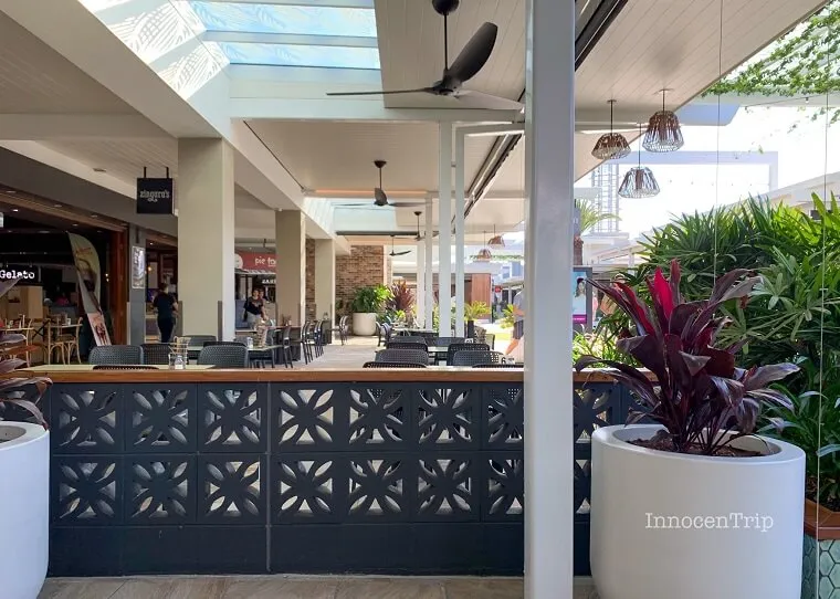 フードコート雰囲気