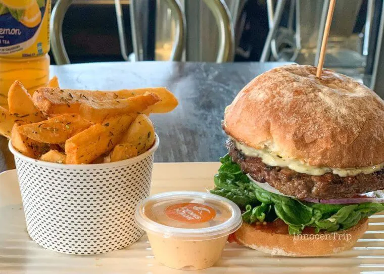 グリルドのハンバーガー