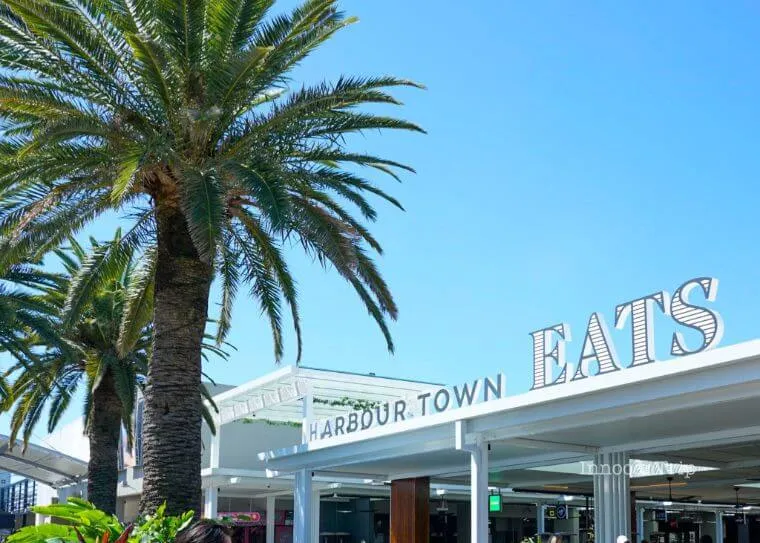 ハーバータウンアウトレットの広々とした館内