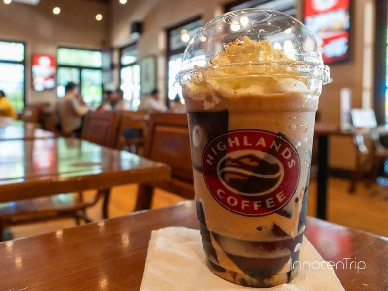 ハイランズコーヒーの店内とベトナムコーヒー
