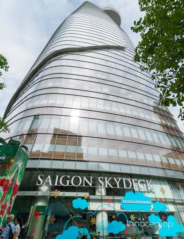 サイゴンスカイデッキの外観、ホーチミンの高層ビル群