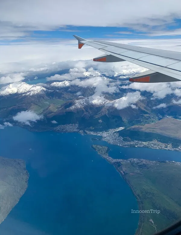 飛行機の窓から