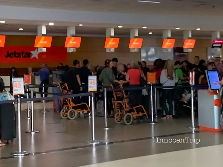 ケアンズ空港のジェットスター受託荷物カウンター