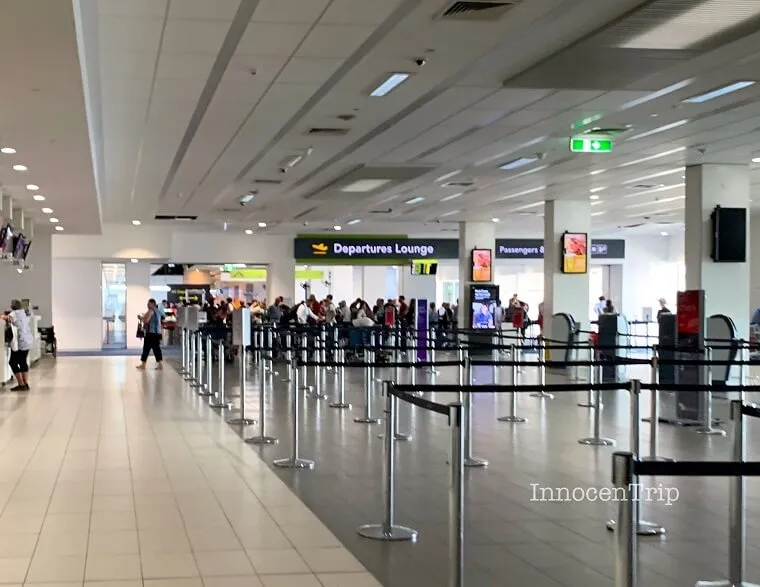ケアンズ空港国内線の共通出発ゲート入口