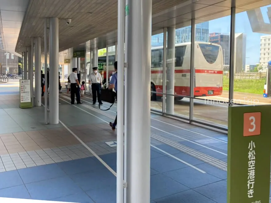 小松空港行きリムジンバスが発着する金沢駅バスターミナル