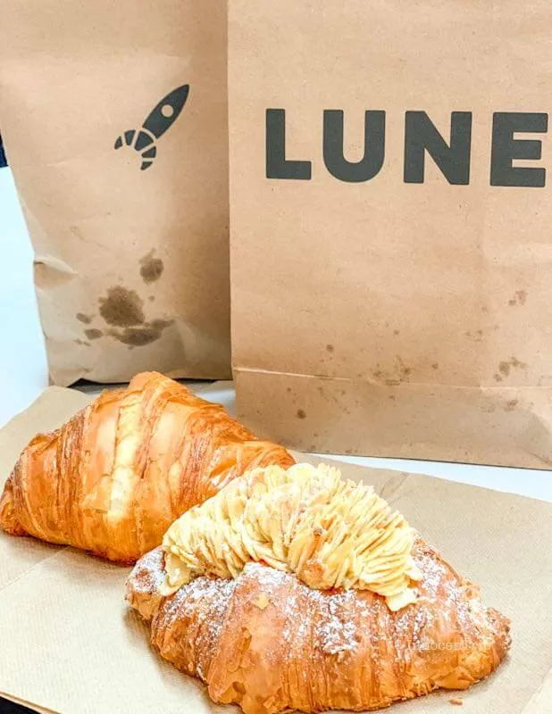 LUNEメルボルンでテイクアウトしたアーモンド&プレーンクロワッサン2種の比較
