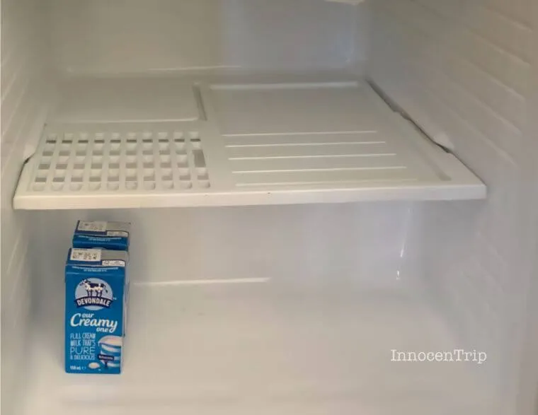 冷蔵庫の中身のミルク