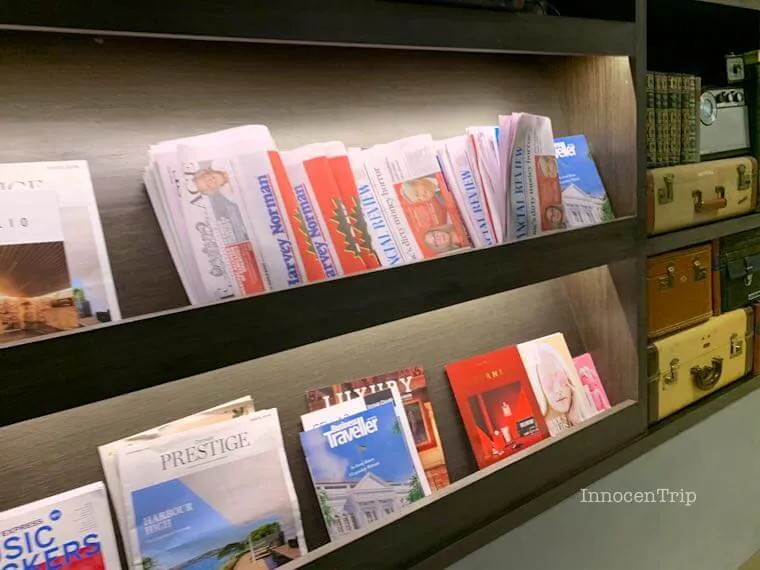 アメリカン・エキスプレス・ラウンジ メルボルンのリーディングコーナーと英字新聞