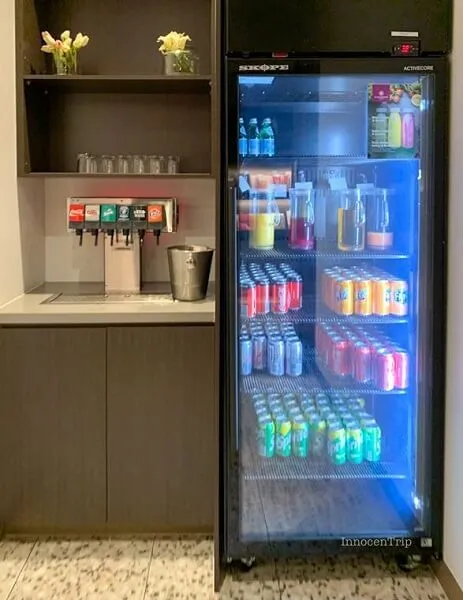 American Express Loungeメルボルンのジュースバーと各種ドリンクセレクション