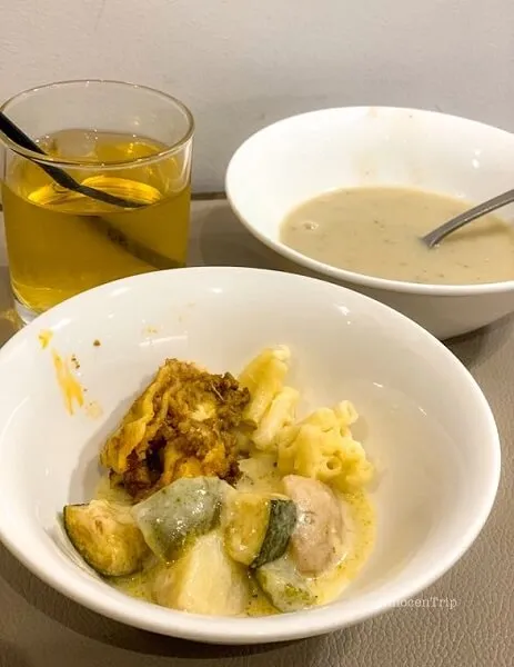 ラザニアとグリーンカレーのディナー皿