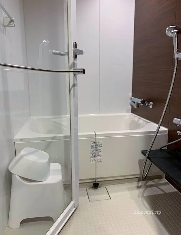 浴槽付きのバスルーム、都内の新築マンション風の浴室