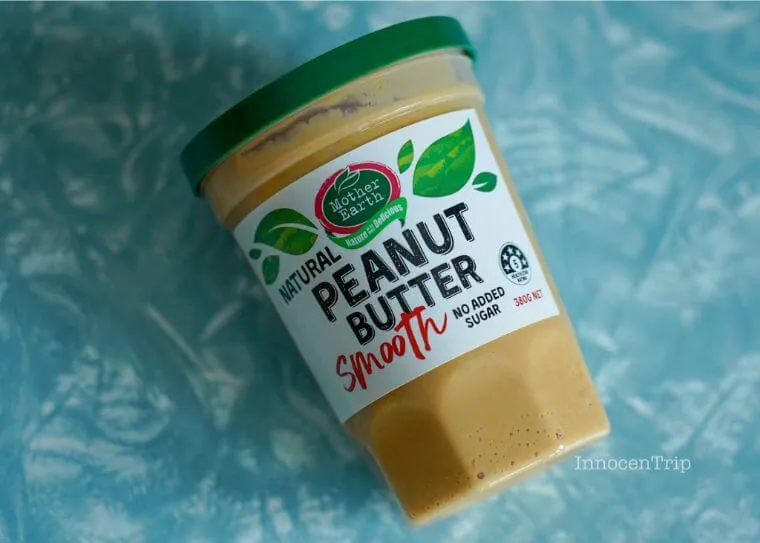 砂糖不使用のニュージーランド産ピーナッツバター瓶とラベル