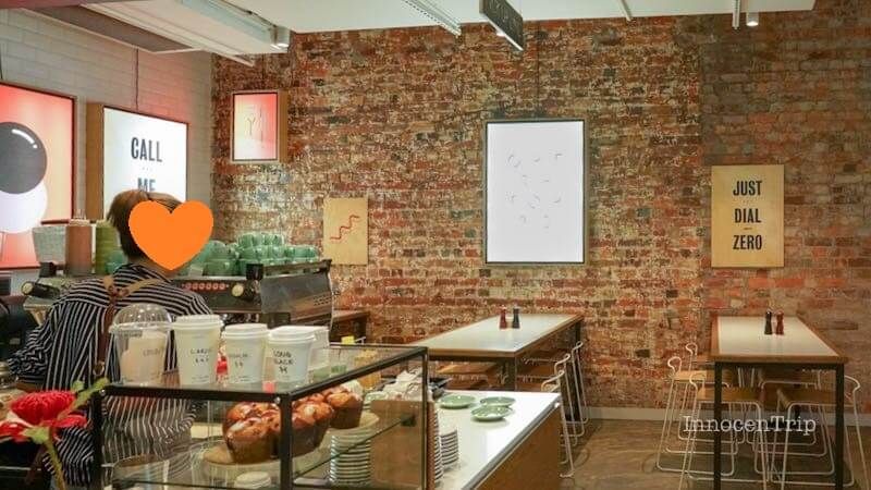 メルボルンのお洒落カフェ、OPERATOR 25で紫芋ワッフル映え のアイキャッチ画像