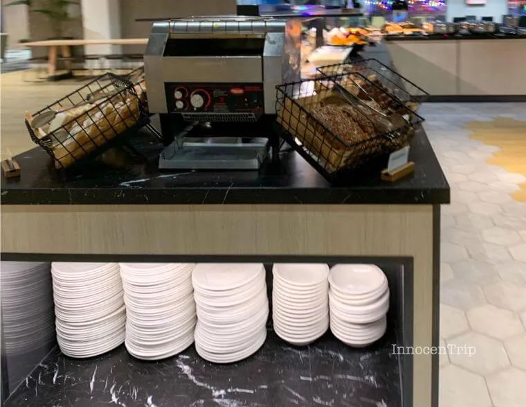 ラウンジの食事 ブレッド