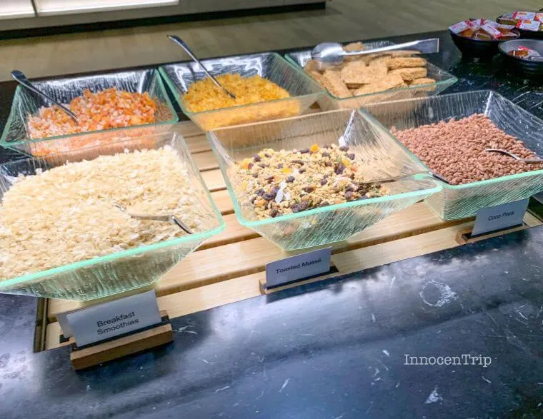 ラウンジの食事 シリアル