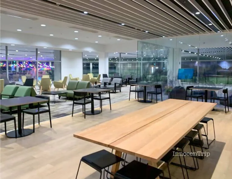 STRATAラウンジ内