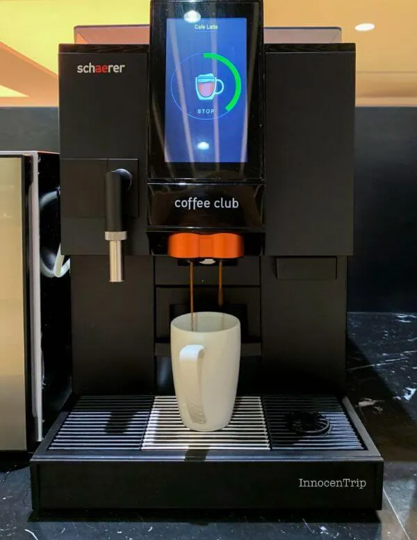 ラウンジのコーヒーメーカー