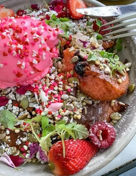 ピンクのパンケーキ