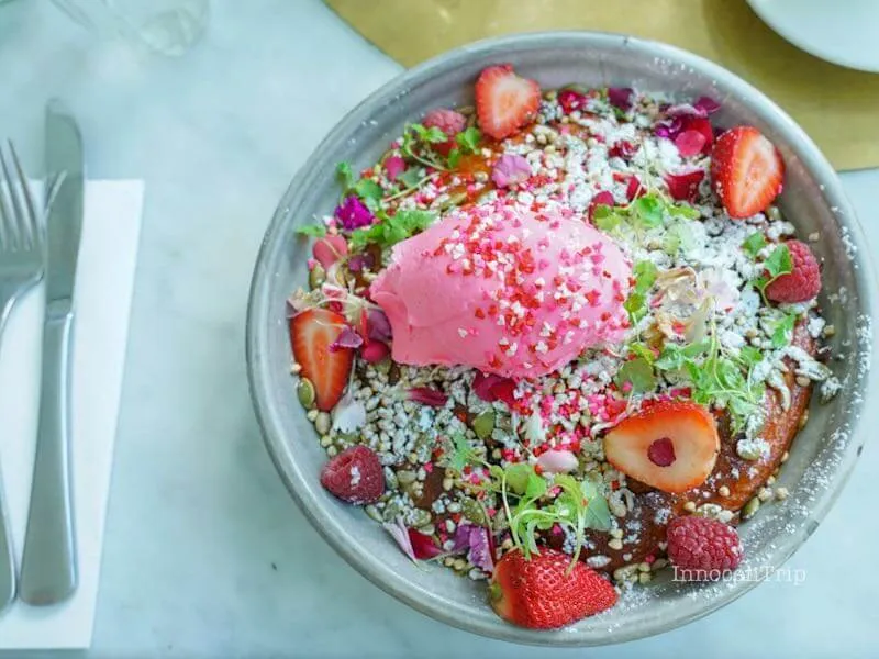 ピンクのパンケーキ