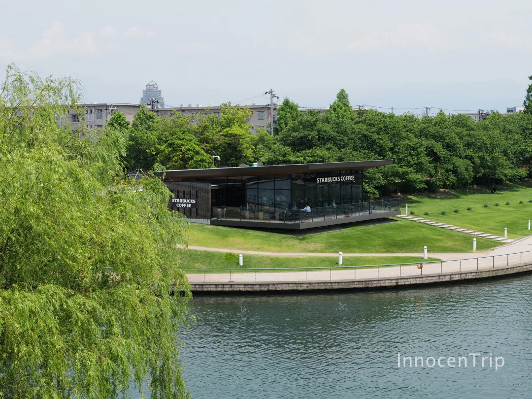 富岩運河環水公園に佇む世界一美しいと言われるスターバックス