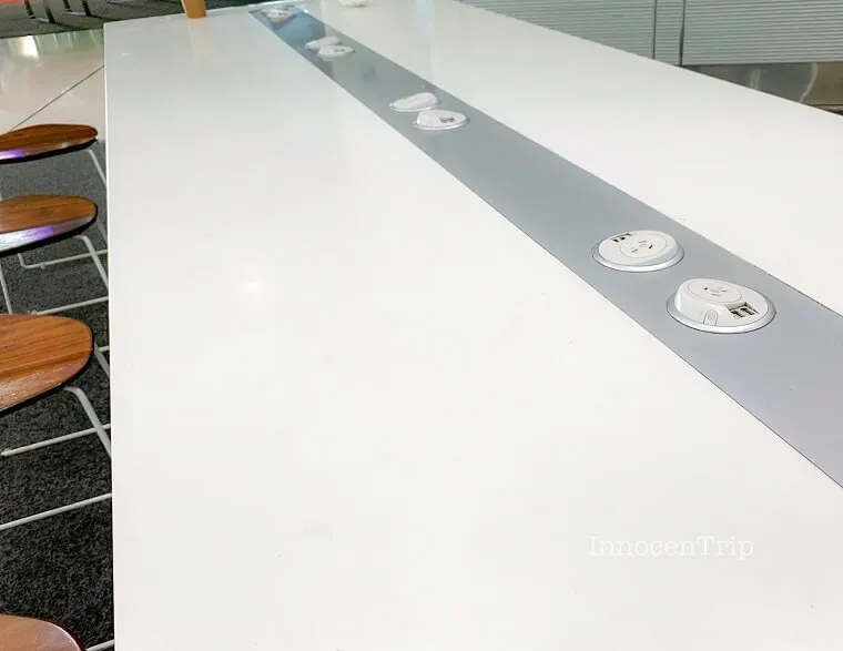 カウンターのUSBコンセント