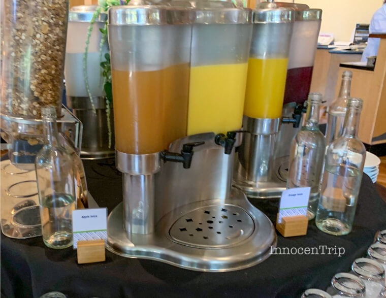 朝食バイキングのジュース