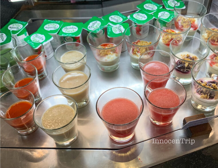 朝食バイキングのフレッシュジュース