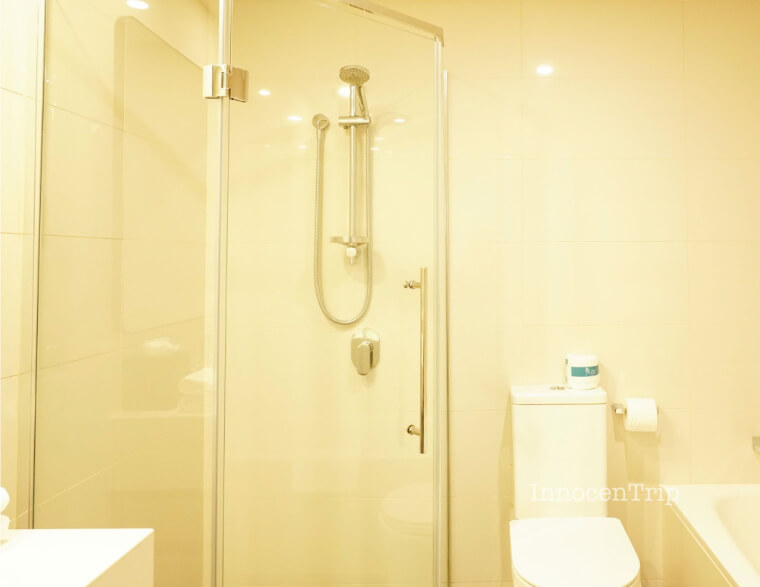 トイレとシャワー