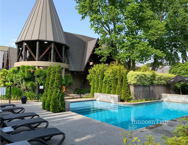 ホテル屋外プール