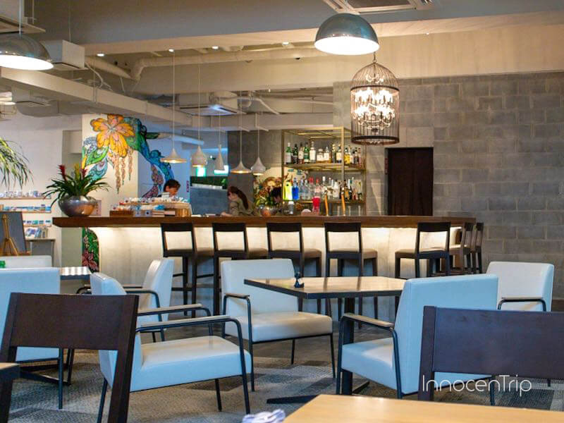 カフェバーラウンジ